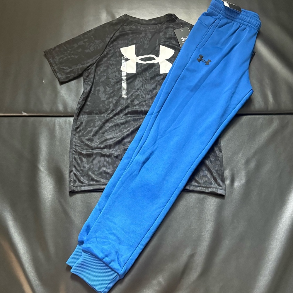 NWT Under Armour Jogger & Tee Set Boys Youth Size Large